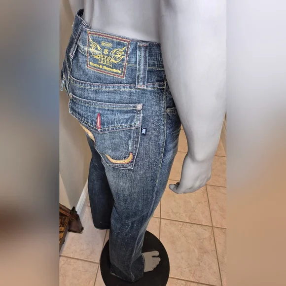 Rock & Republic Faded Blue Denim Jeans - Picture 11 of 15